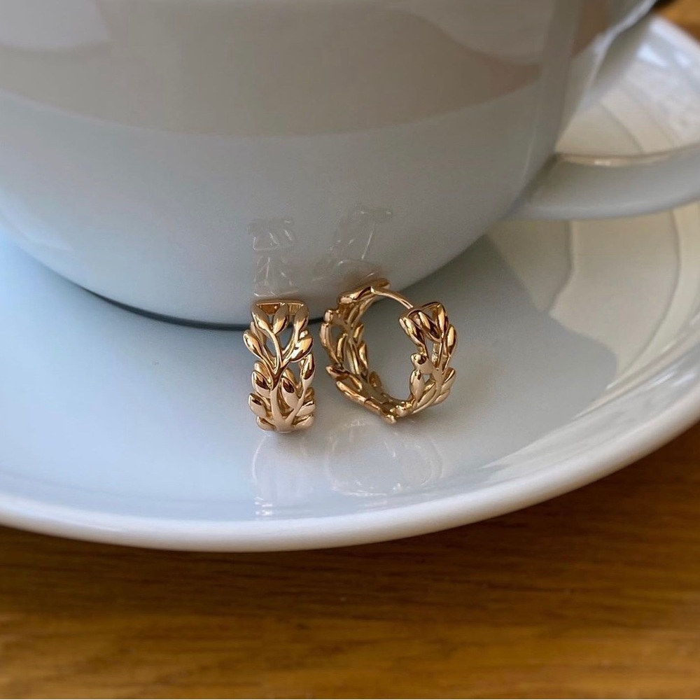 18k Gold Plated Leaf Hoop Earrings Dainty Waterproof Jewelry - Picture 3 of 12